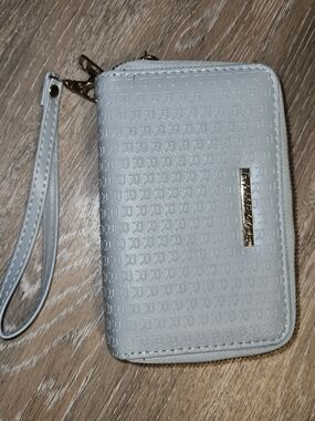 Y2K Rampage Light Gray Zip Wristlet Wallet